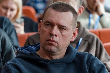 Спикер ЗС Сергей Грачев наградил лучших сварщиков